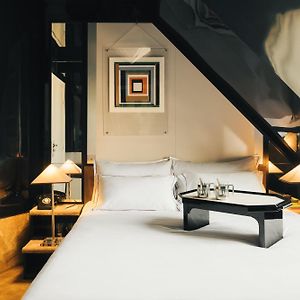 Kleine Kamer met een King Size Bed